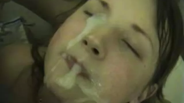 黒いドレスの女性は彼女の恋人を喫煙し、その後、彼 女性 向き の エロ 動画