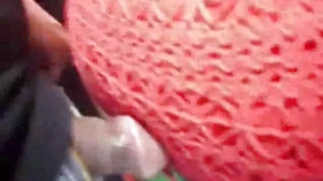 黒と白の性交ベッドと妻のポルノ エッチ クンニ 動画