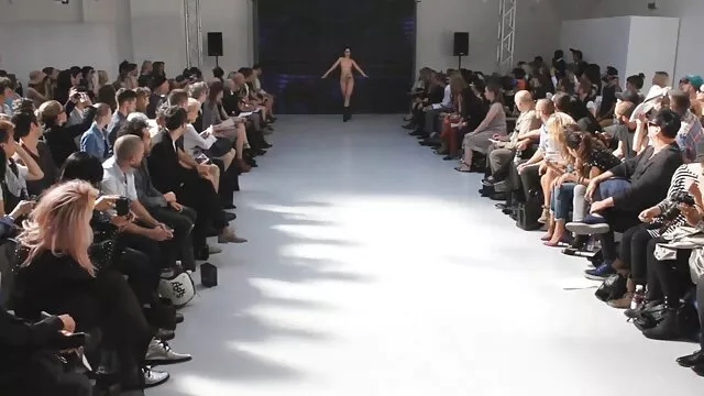 モンスターの爪、すべてのスロットに巨大な爪を持つ黒人女性。 エッチ 動画 女性 向け 無料