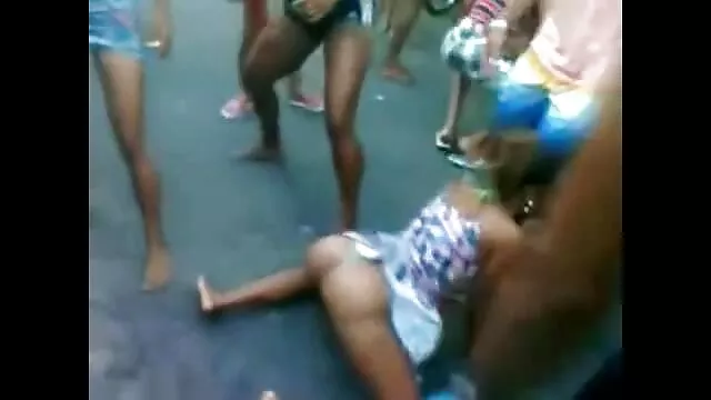 ロシアの赤い鶏は、顔にカナダ人と契約します。 女性 の エロ 動画 無料