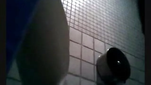 柔軟な若いふしだらな女が穴に深くなります 女性 の 為 の h な 動画